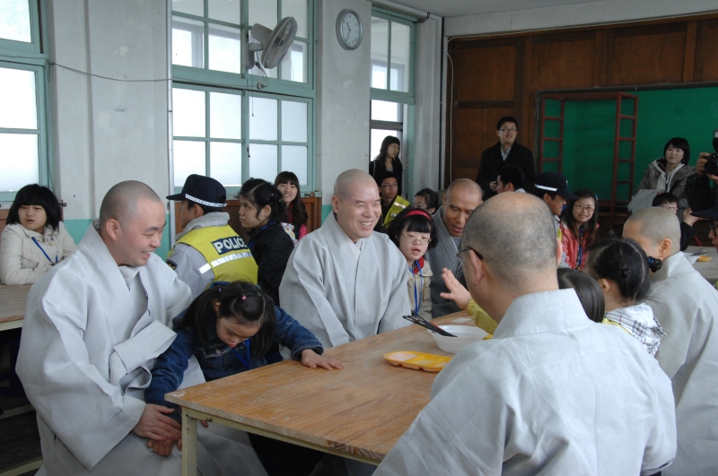 2010.04.14_승가원 장애아동 도자체험 (86)